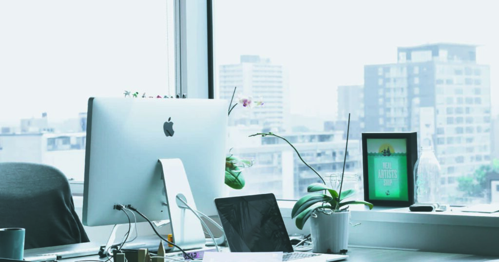 Tecnología en la oficina para el aumento de la productividad.